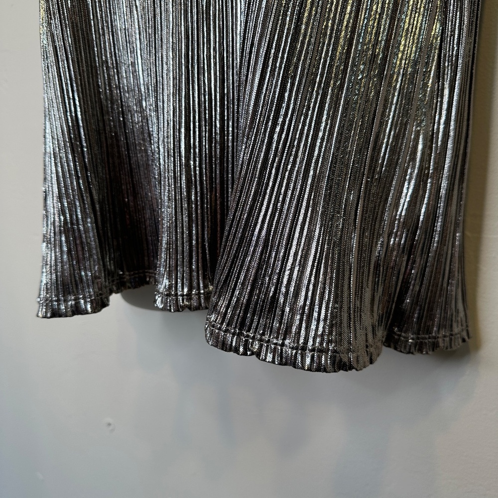 Andrea Javine Luxe Metallic Accordeon Fabric Mock Neck Sleeveless Blouse Tank - Picture 12 of 15